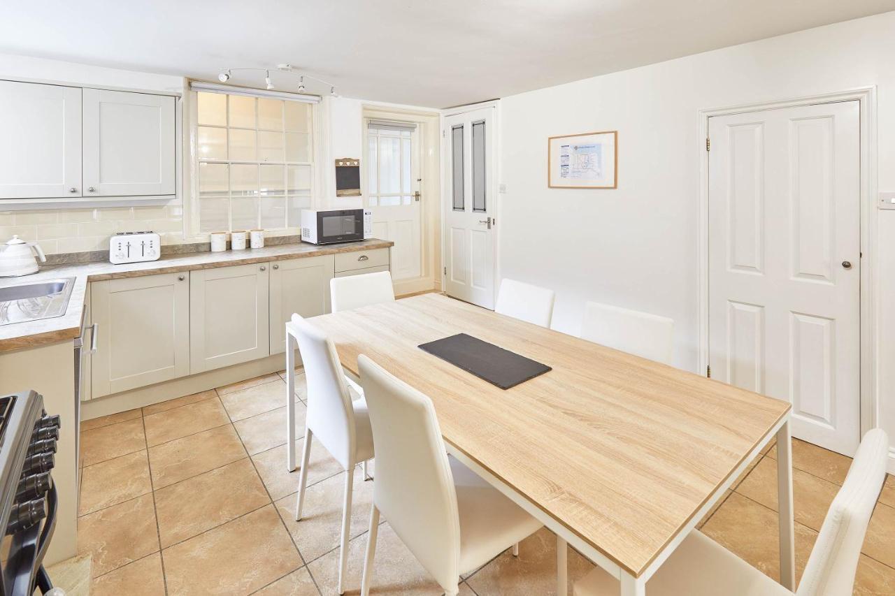 Host & Stay - Princess Place Townhouse Уитби Экстерьер фото