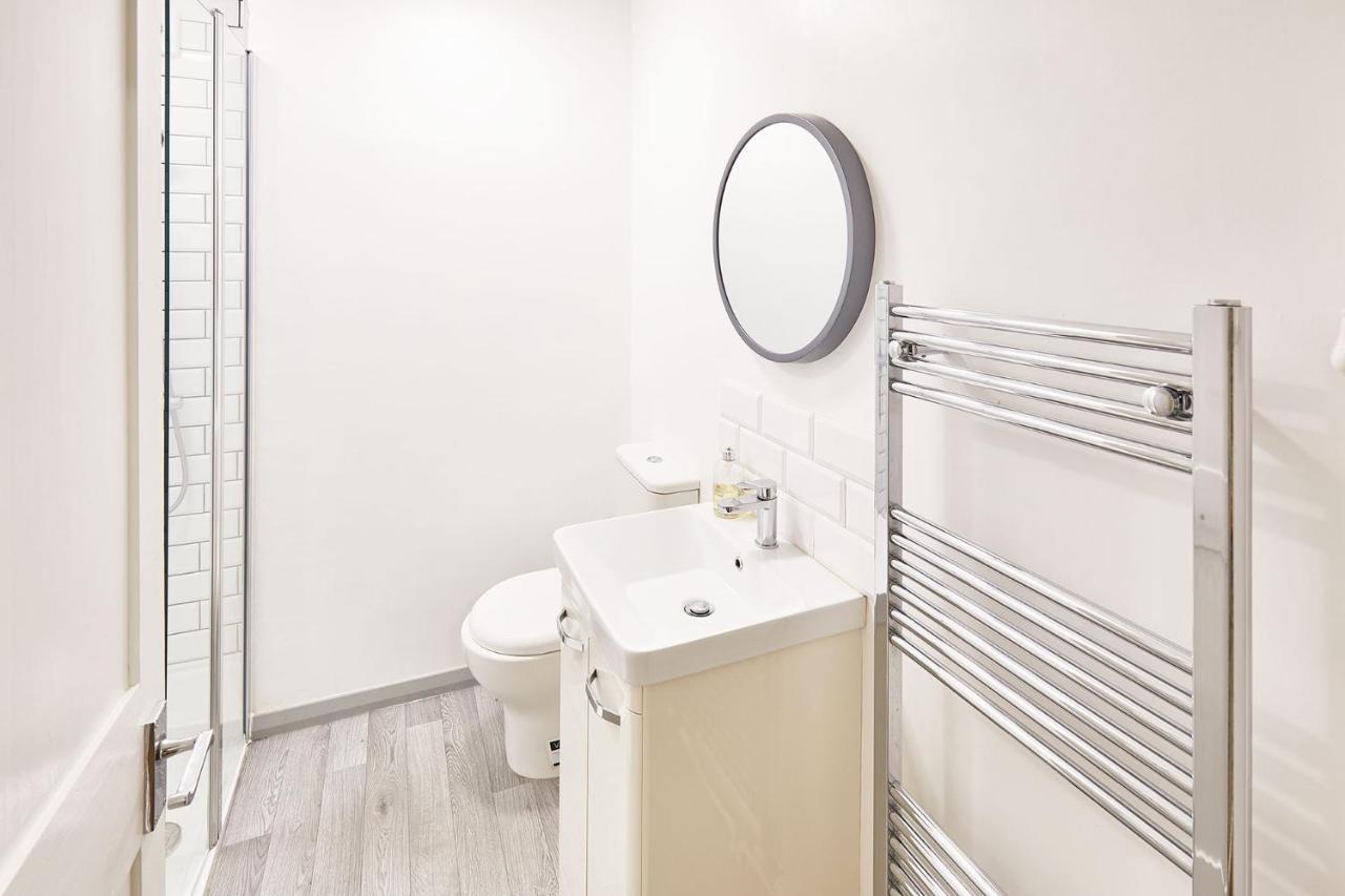 Host & Stay - Princess Place Townhouse Уитби Экстерьер фото