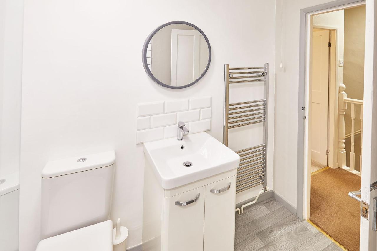 Host & Stay - Princess Place Townhouse Уитби Экстерьер фото